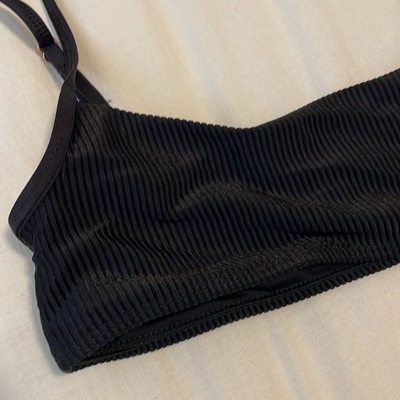 Frankie’s Bikini top - Picture 2 of 4